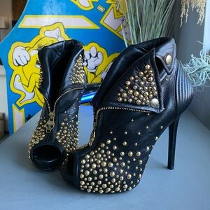 RARE Alexander McQueen Gold Studded Skull Booties Heels moto boot sandal 37 7